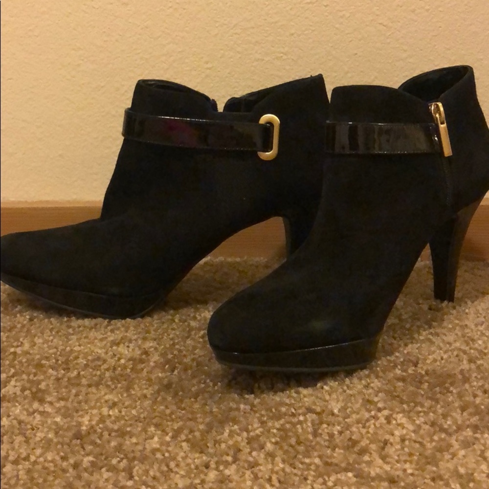 Bandolino suede booties